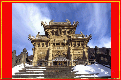整座石雕牌坊的雕刻是多么的精細(xì)，顯示出了當(dāng)時(shí)石雕藝人們的技藝是多么的精湛。