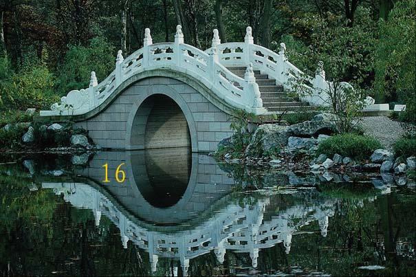 石雕欄桿也叫欄板，石欄桿，宋代稱“勾欄”，多用于須彌座式臺基上，也有用于普通臺基上。石雕欄桿一般由望柱、欄板和地袱